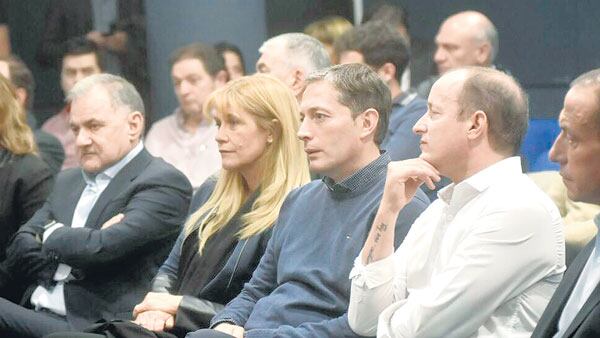 Pereyra, Magario, Grey e Insaurralde, en una reunión que mantuvieron el miércoles en Bolivar al 400 (CABA).