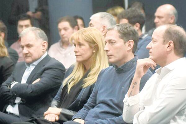 Pereyra, Magario, Grey e Insaurralde, en una reunión que mantuvieron el miércoles en Bolivar al 400 (CABA).