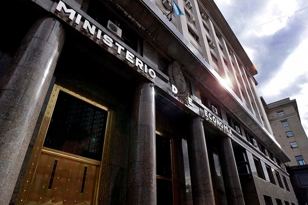 El déficit fiscal del Sector Público Nacional (SPN) se redujo 39 por ciento en mayo