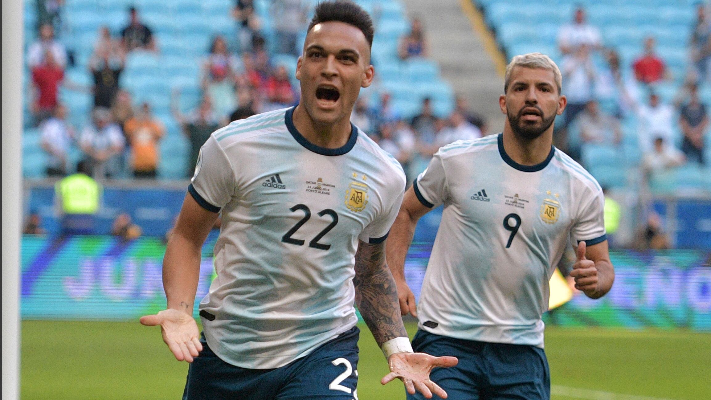 Lautaro Martínez, goleador del ciclo de Scaloni, festeja el 1-0 de Argentina.