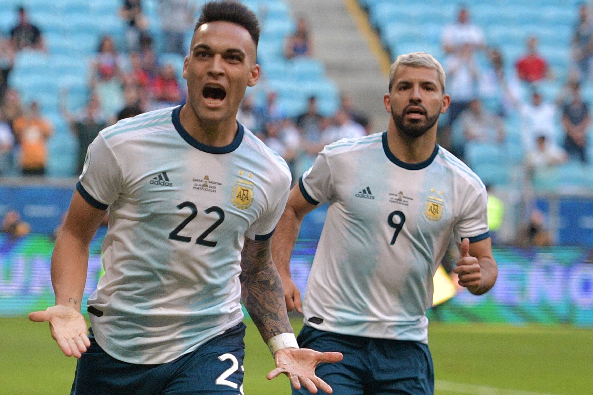 Lautaro Martínez, goleador del ciclo de Scaloni, festeja el 1-0 de Argentina.