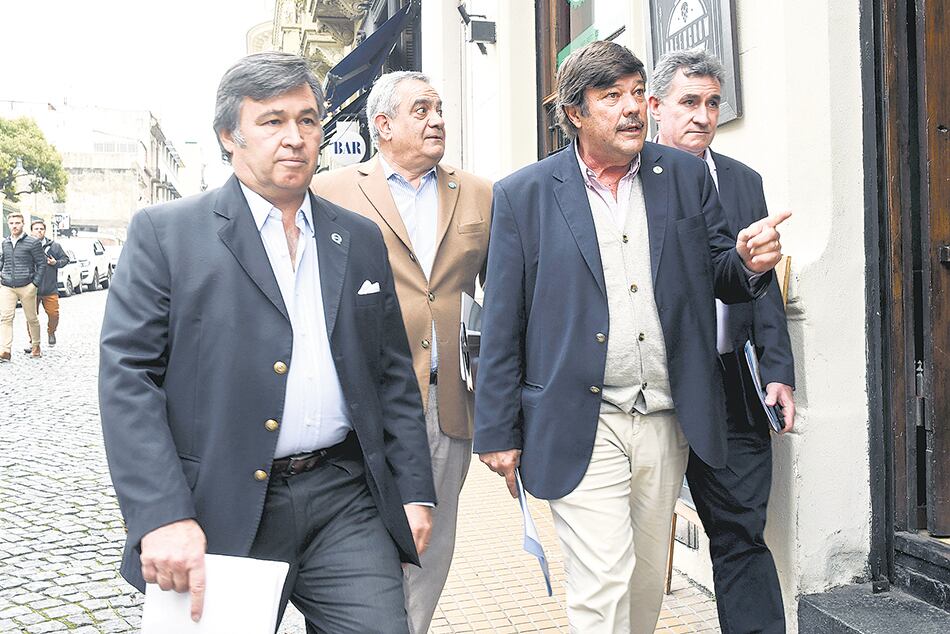 Los dirigentes de las cuatro entidades rurales.