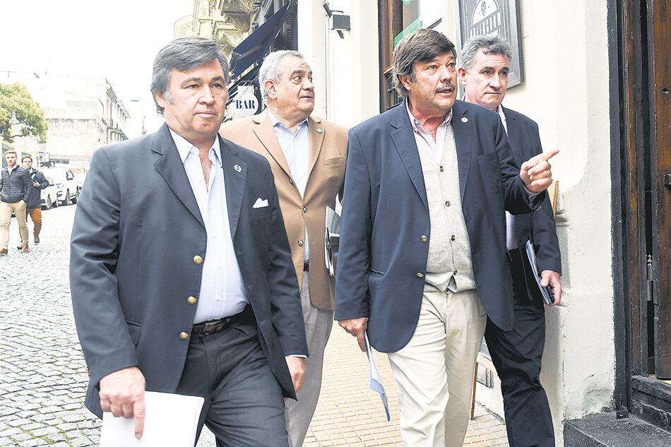 Los dirigentes de las cuatro entidades rurales.