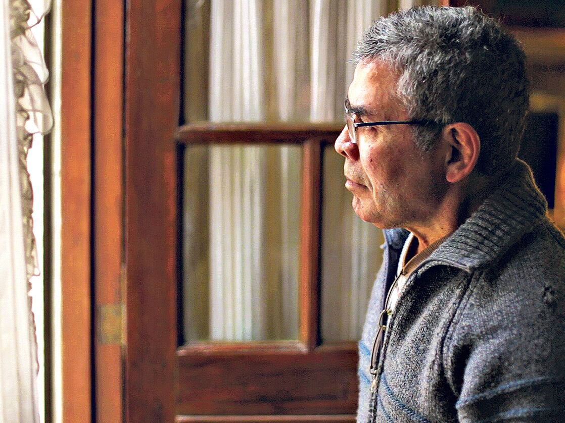 Lo que golpea de este boxeador suave, que no pierde la sonrisa, es su sinceridad brutal.