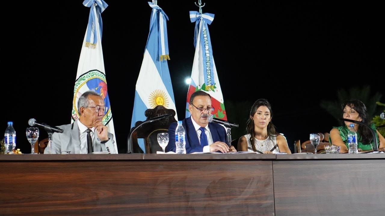 El gobernador Ricardo Quintela junto la vicegobernador Florencia López.