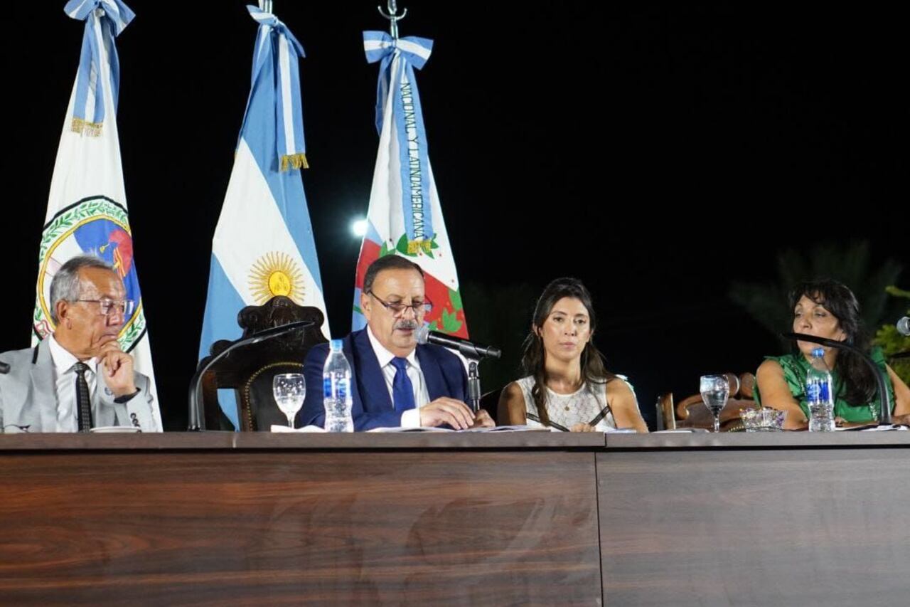 El gobernador Ricardo Quintela junto la vicegobernador Florencia López.