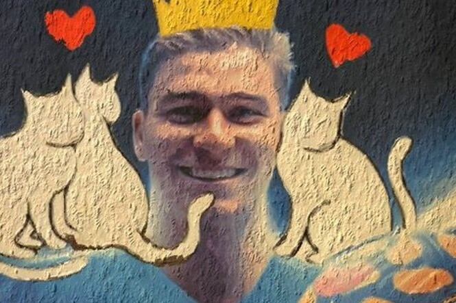 Le hicieron un mural a Julián Álvarez por darle un pelotazo a un futbolista condenado por golpear a su gato.