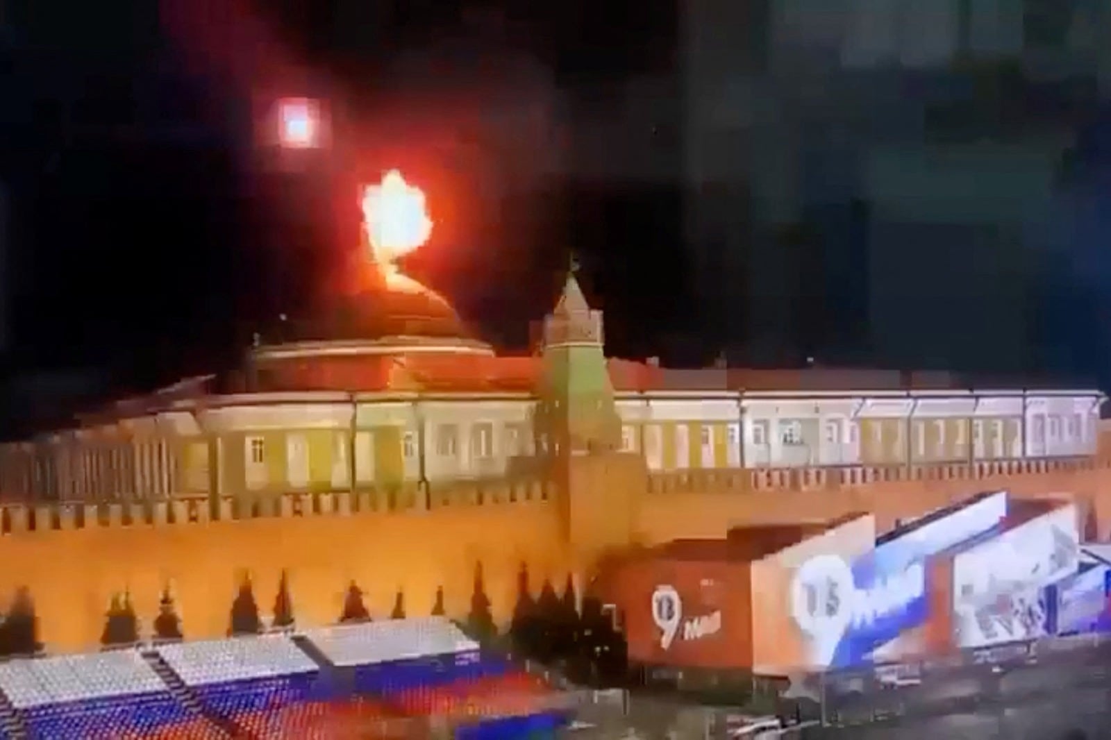 Un objeto volador explota cerca del Kremlin.