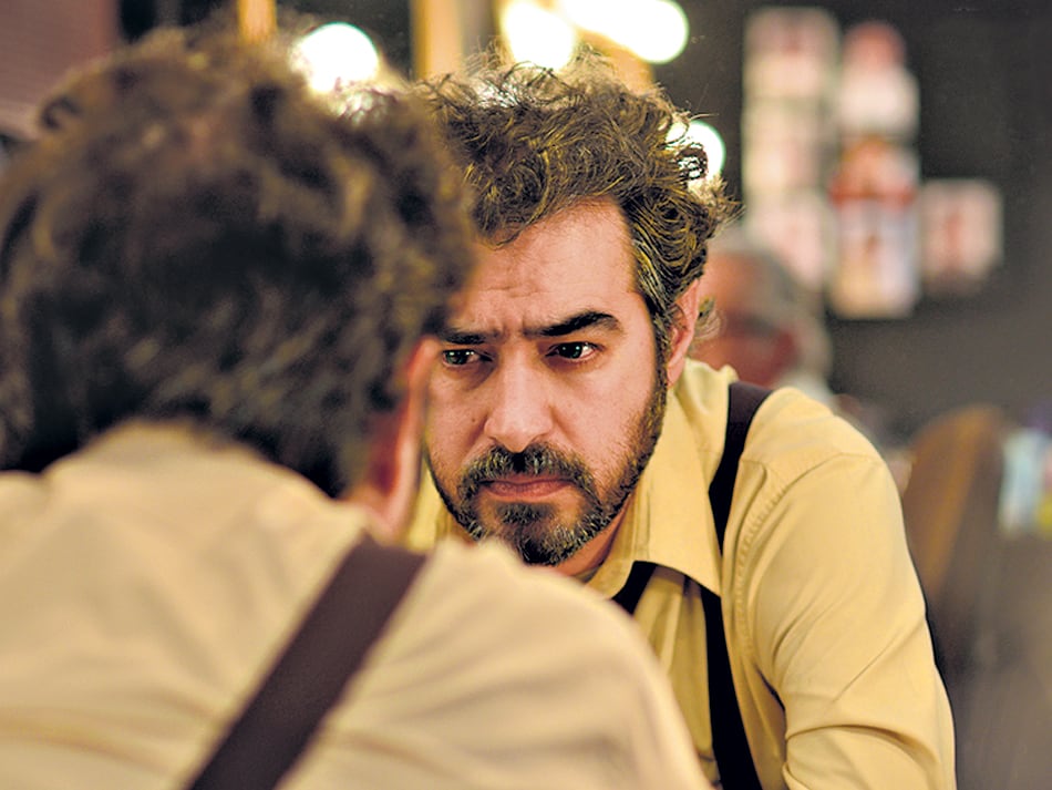 Emad pasa del arquetipo de liberal culto a exhibir componentes machistas que permanecían ocultos.