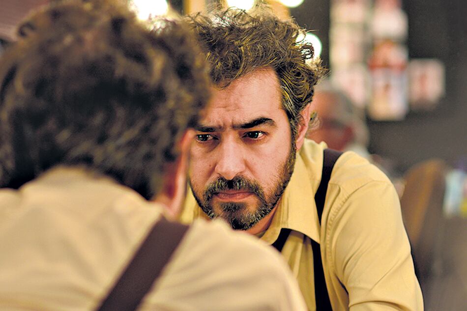 Emad pasa del arquetipo de liberal culto a exhibir componentes machistas que permanecían ocultos.