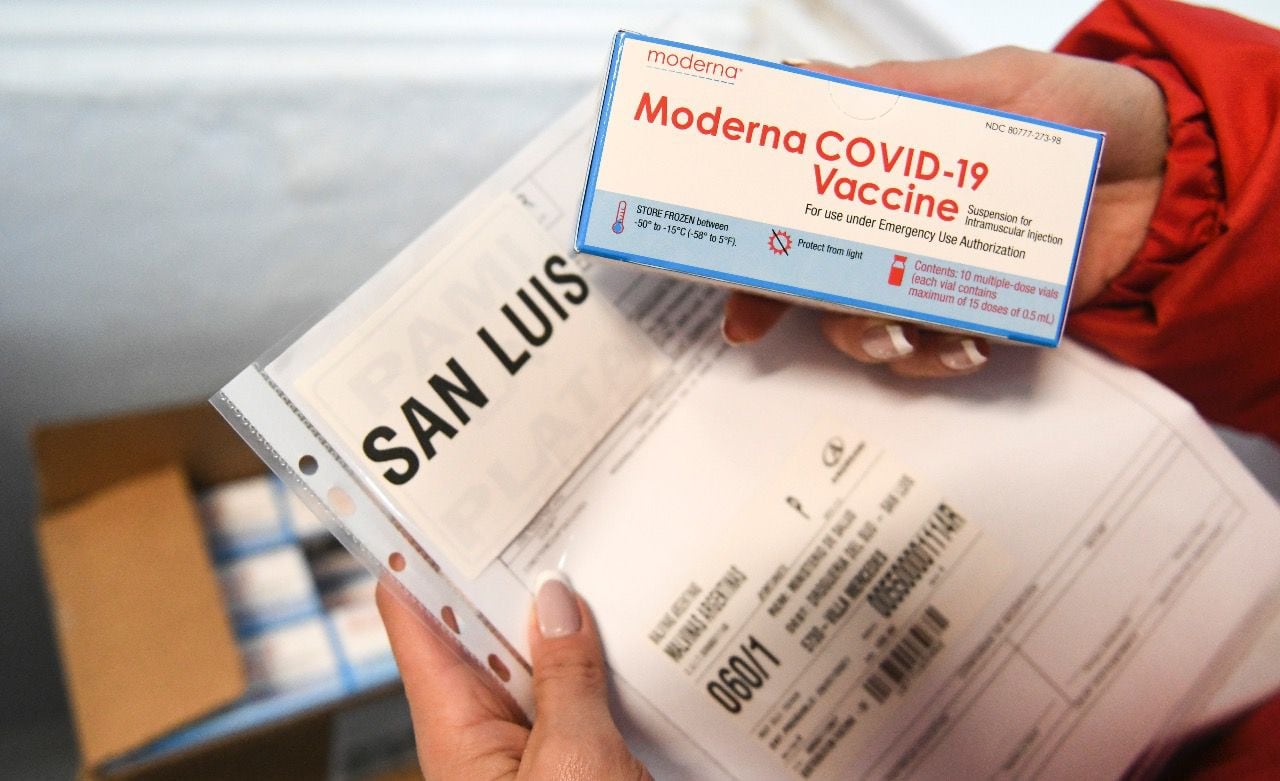 Entre este jueves y viernes llegan a las 24 jurisdicciones del país otras 901.040 dosis de la vacuna Moderna del total de 3.500.000 que fueron donadas a la Argentina por Estados Unidos.