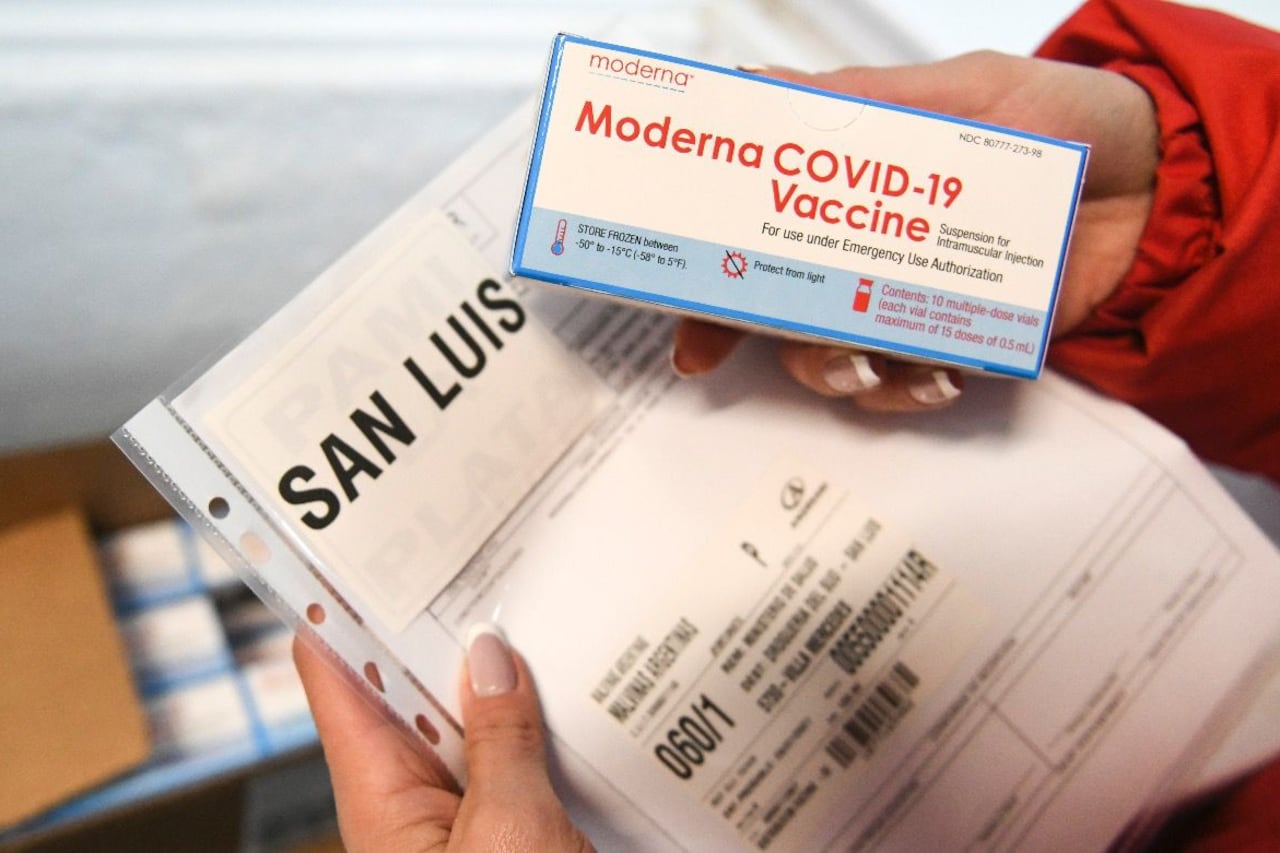 Entre este jueves y viernes llegan a las 24 jurisdicciones del país otras 901.040 dosis de la vacuna Moderna del total de 3.500.000 que fueron donadas a la Argentina por Estados Unidos.