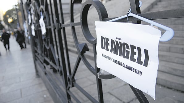 Luego del rechazo del proyecto de legalización del aborto, en el Congreso hubo protestas contra los senadores.