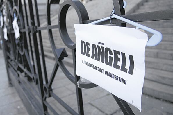 Luego del rechazo del proyecto de legalización del aborto, en el Congreso hubo protestas contra los senadores.