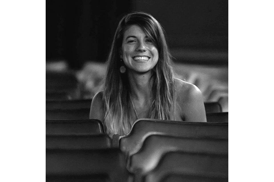 Polifacética, Romina Tamburello navega por la literatura.