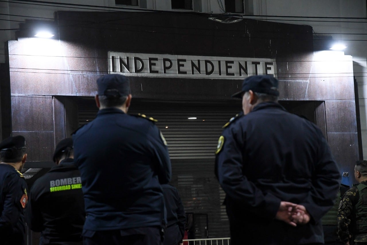 Hubo cerca de 250 efectivos policiales en la sede de Mitre 470