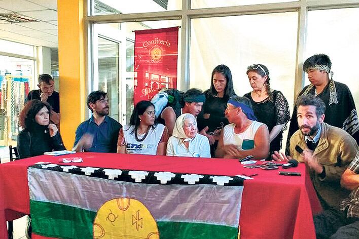 Los representantes de organismos de derechos humanos dieron una conferencia de prensa en Esquel.
