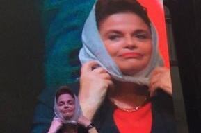 Dilma Rousseff y Hebe de Bonafini, quien le entregó el pañuelo de las Madres de Plaza de Mayo