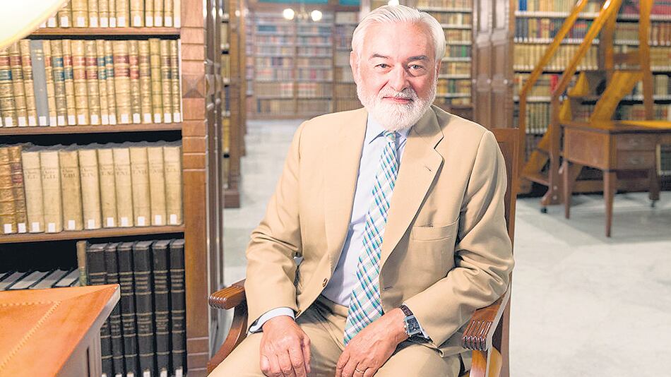 A pesar del signo de los tiempos, nada indica que sea una mujer quien vaya a reemplazar a Villanueva.