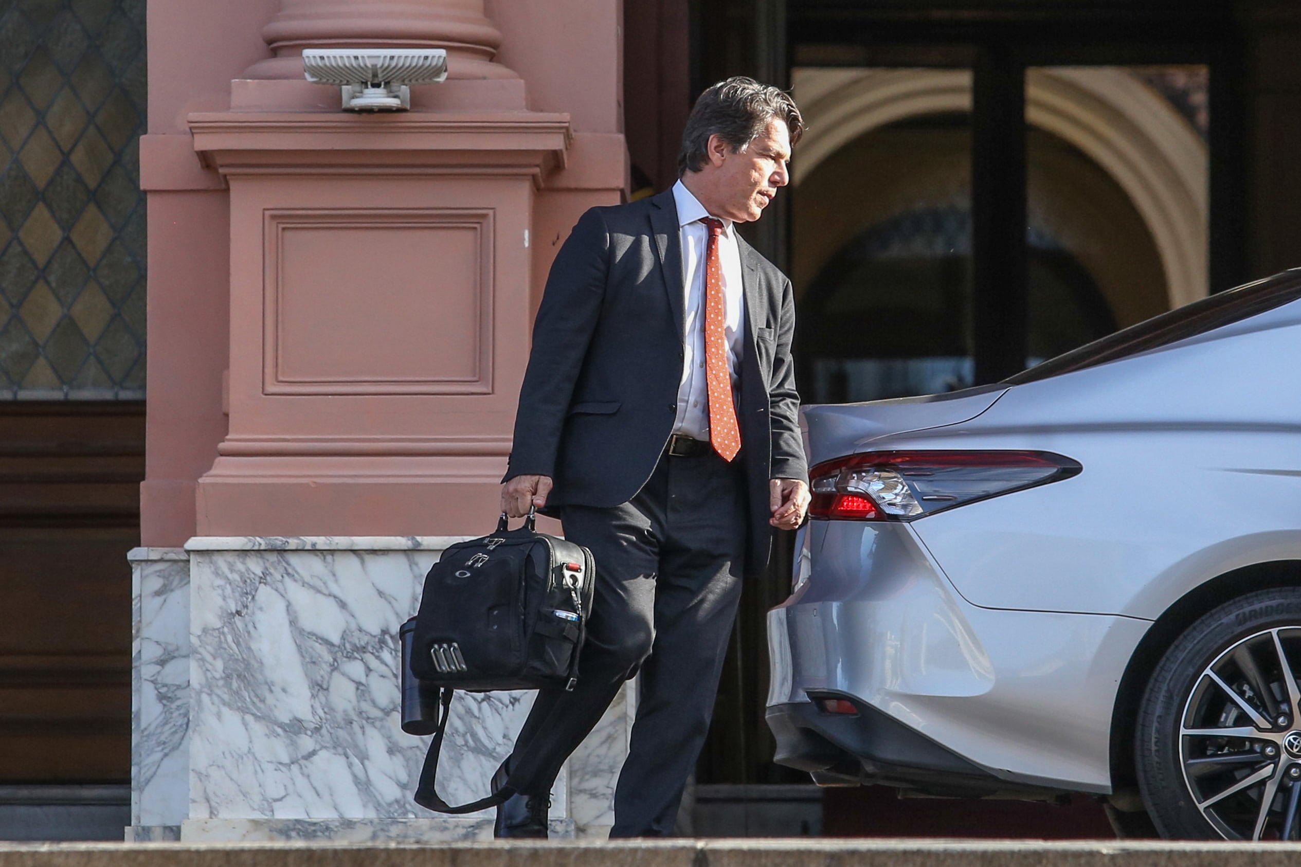 El silencioso jefe de Gabinete, Nicolás Posse, se retira de la Casa Rosada.