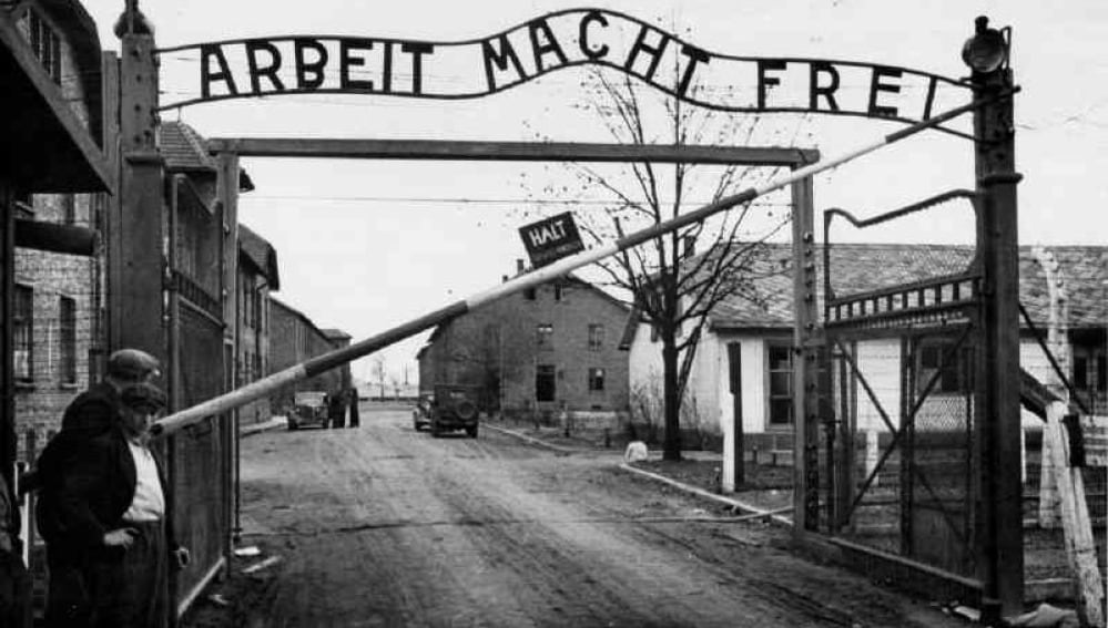 La entrada al campo de concentración de Auschwitz.