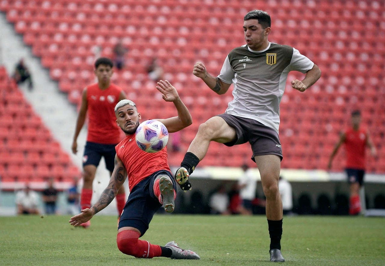 Los titulares de Independiente empataron con los de Almirante Brown