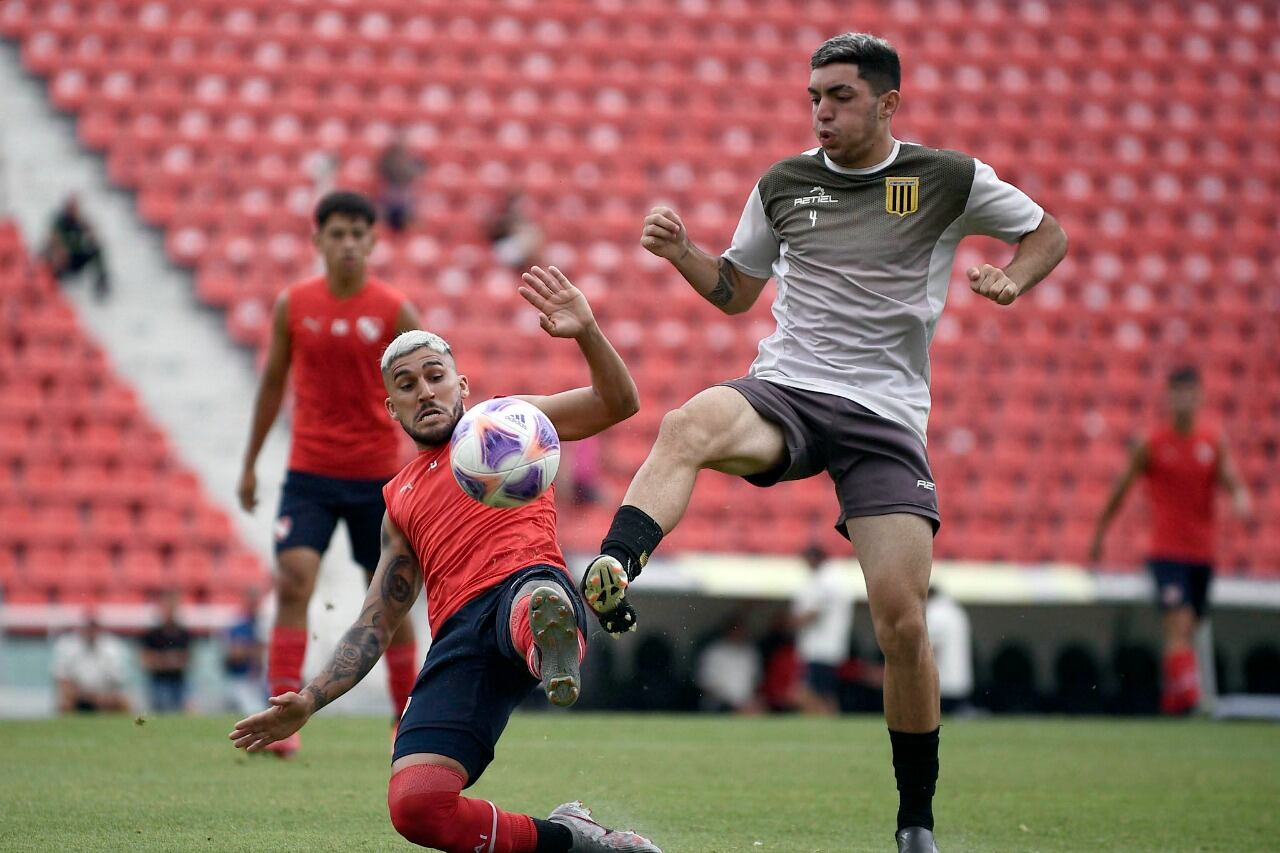 Los titulares de Independiente empataron con los de Almirante Brown