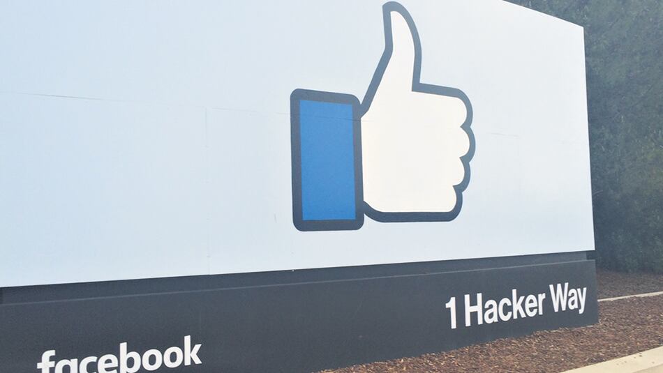 Hacker Way, toda una ironía para el cartel de bienvenida a Facebook.