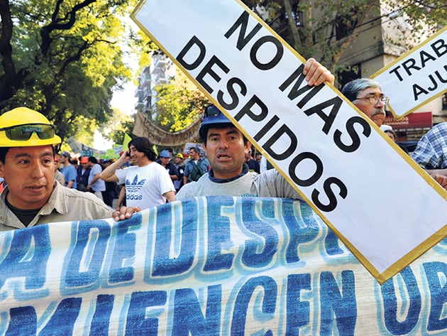 El Repro les permite a las empresas en crisis seguir pagando los salarios.