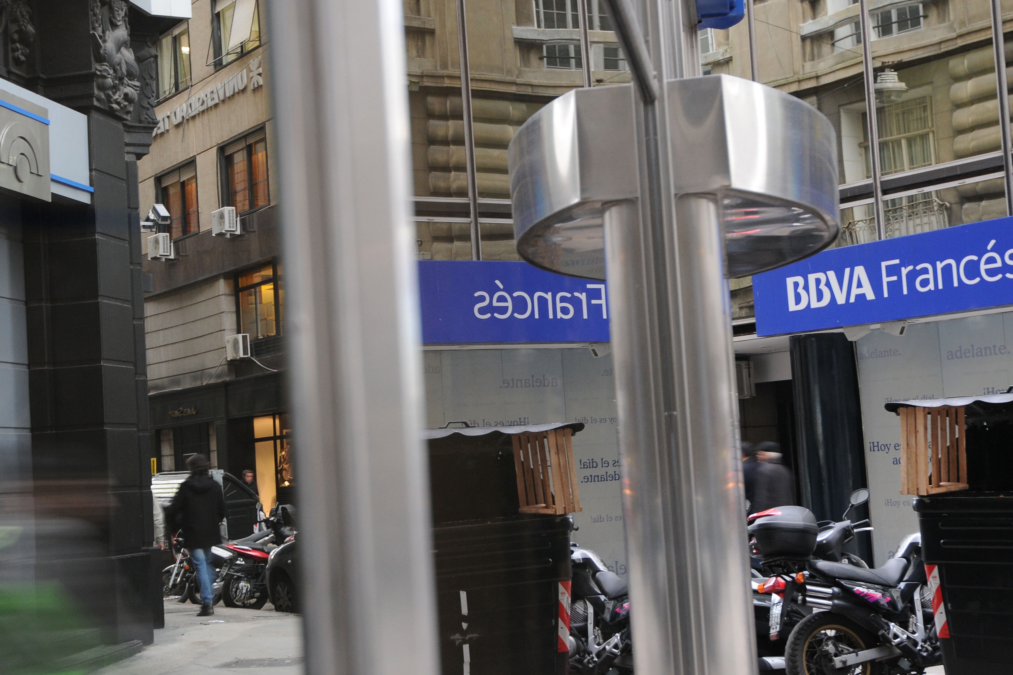 El mayor negocio de los bancos es invertir en letras del Banco Central como Lebac y Leliq.