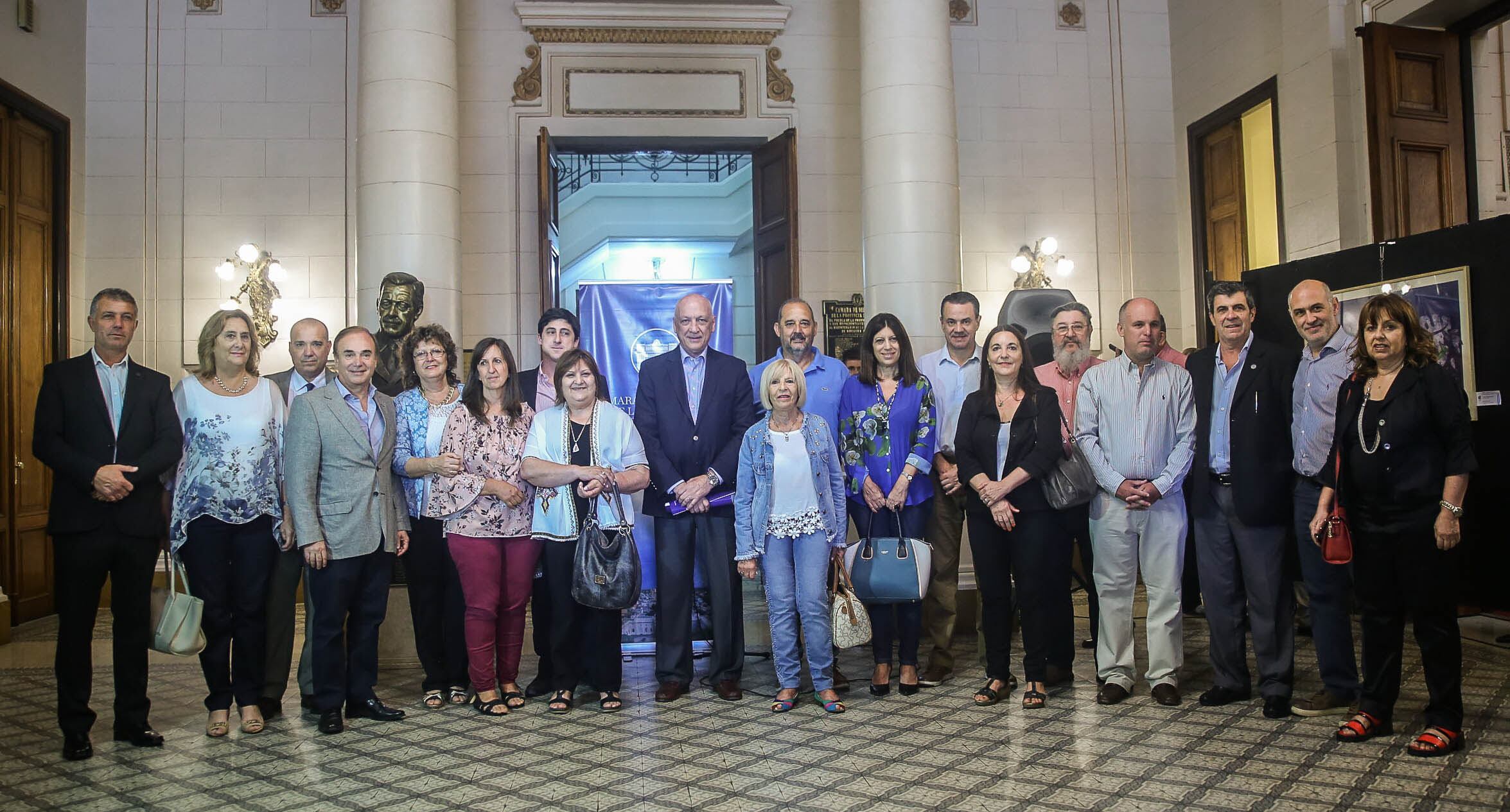 "El diálogo transforma, es lo que practicamos en la Cámara de Diputados", dijo.