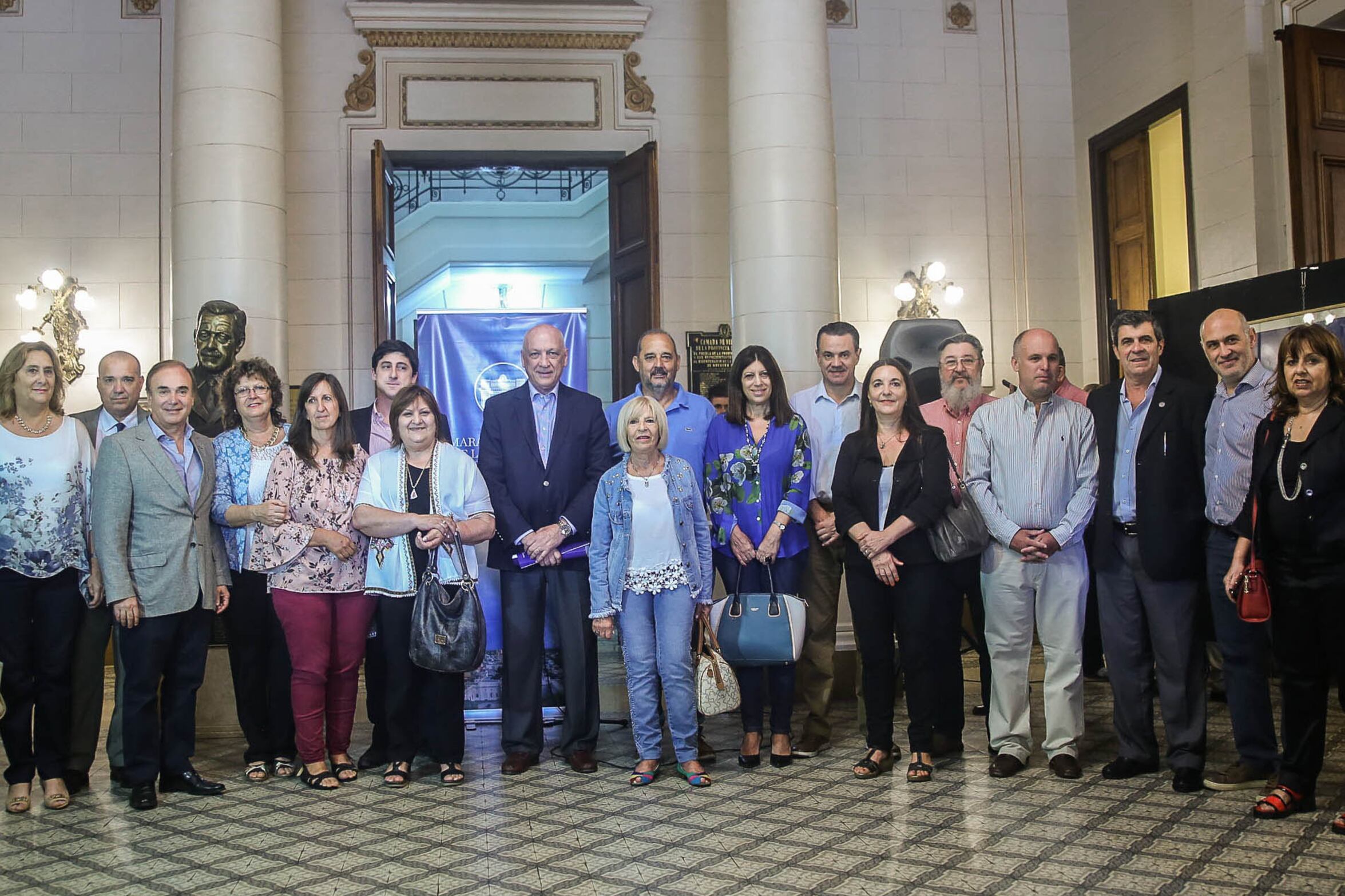 "El diálogo transforma, es lo que practicamos en la Cámara de Diputados", dijo.