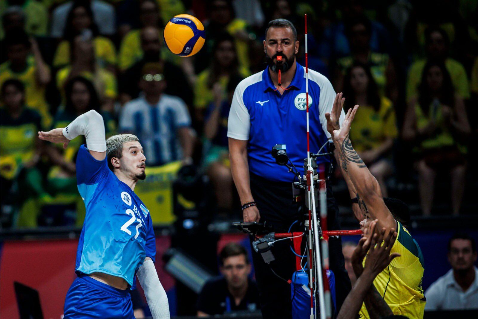 Argentina perdió 3 a 2 ante Brasil.