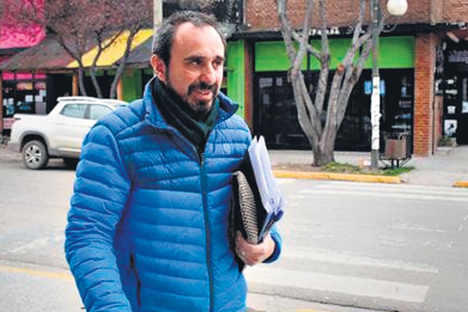 Otranto se mantiene al frente de la causa pese a las críticas.