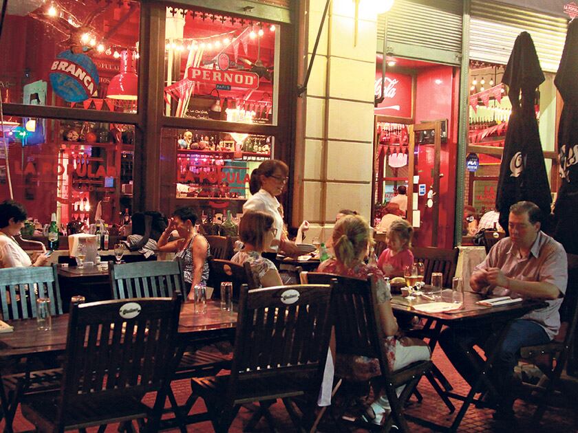 Los gastos en comidas fuera del hogar, uno de los rubros que se disparó en el inicio del año. 