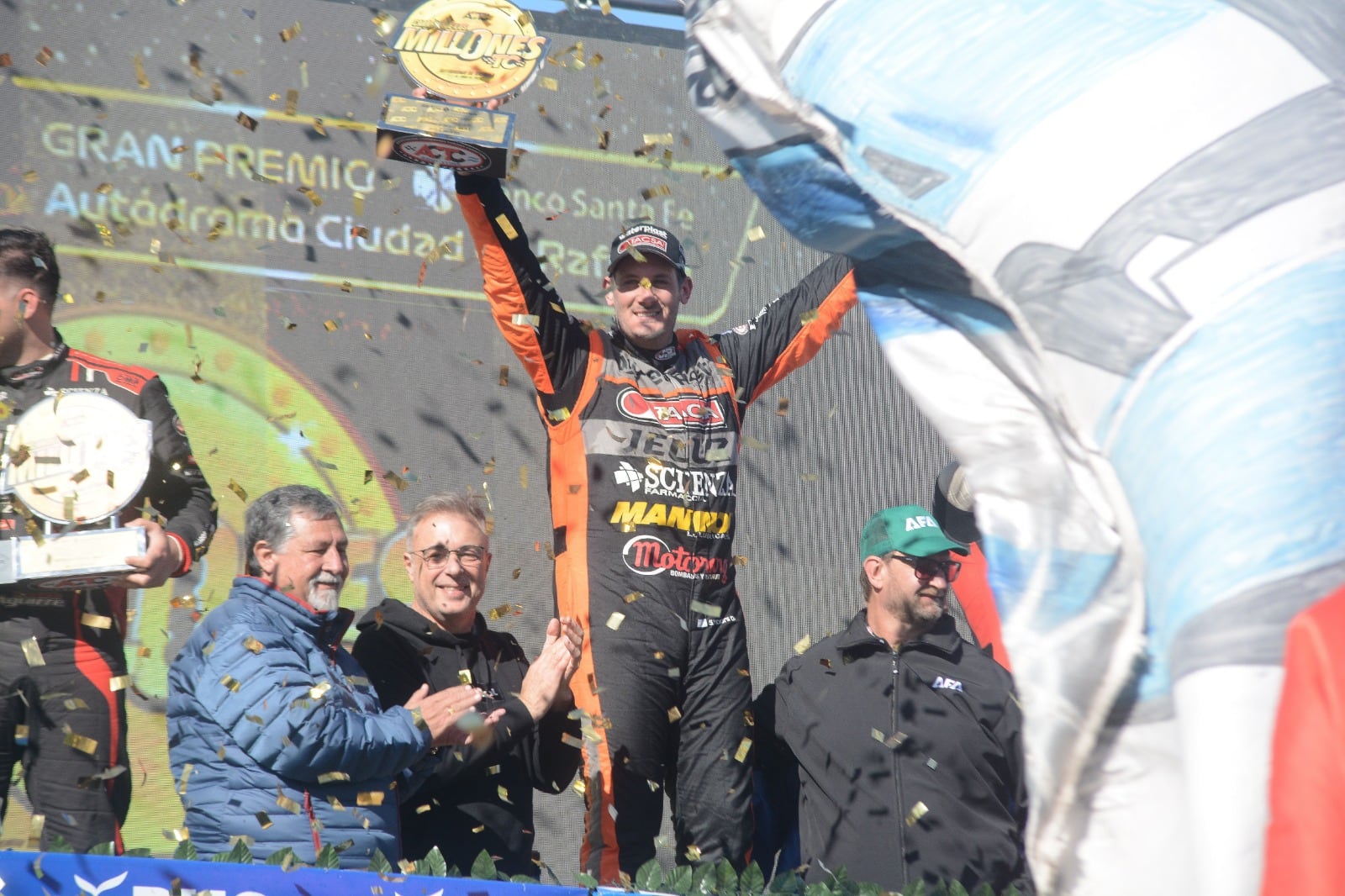 Santiago Mangoni (Chevrolet), en lo más alto del podio.