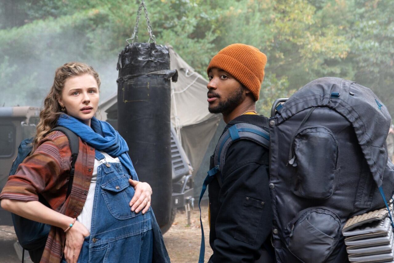 Chloë Grace Moretz y Algee Smith son Georgia y Sam.