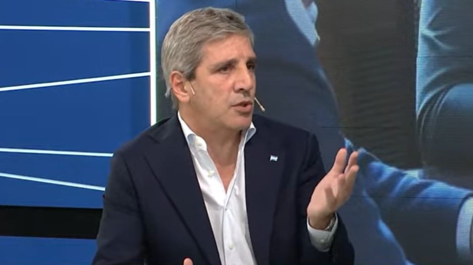 "Los empresarios decían que 'si tengo que invertir un dólar más, que sea en Argentina' y eso es por la batalla cultural que el Presidente da", dice Caputo