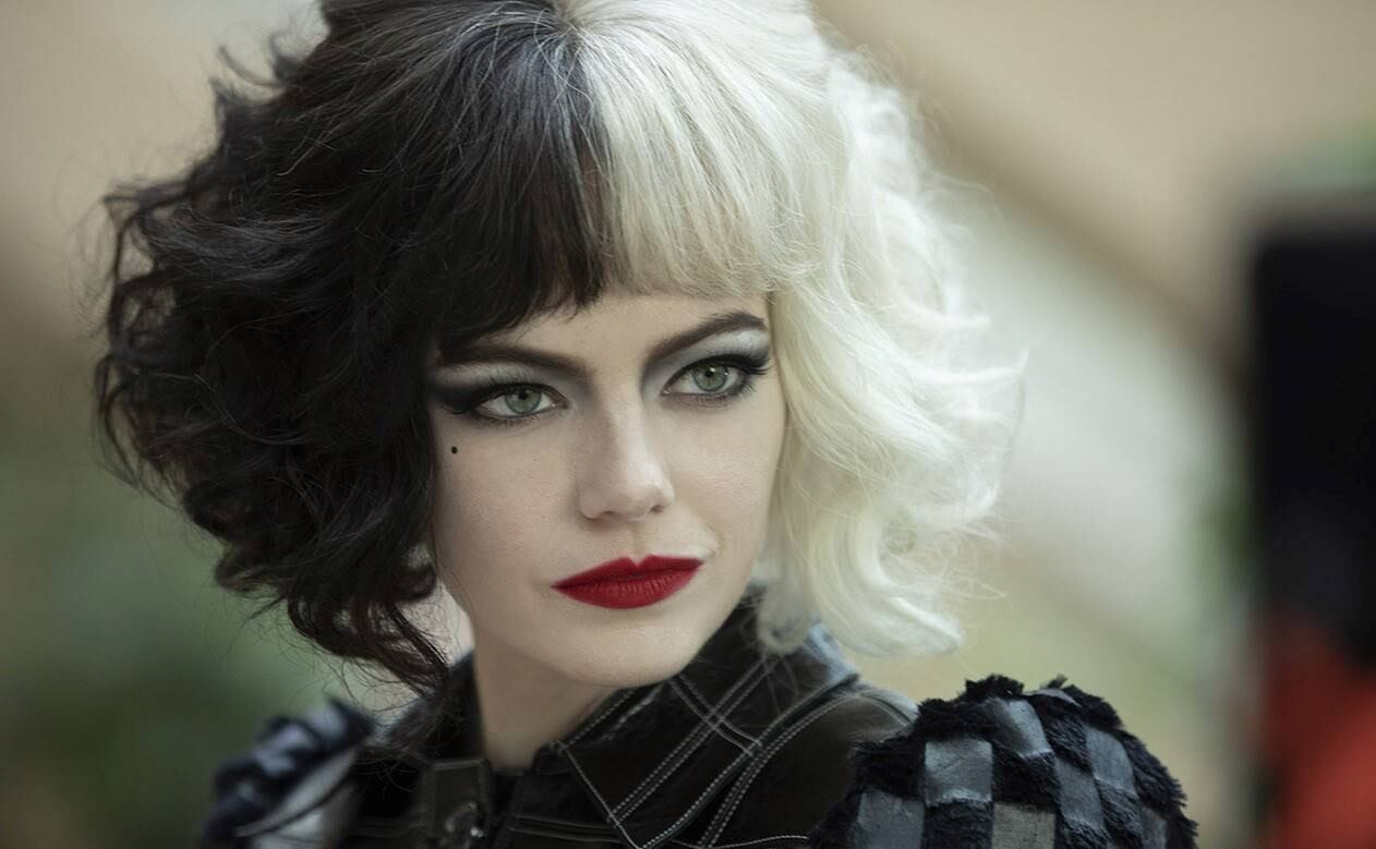 Emma Stone, pieza central de un calibrado reparto de actores y actrices británicos.