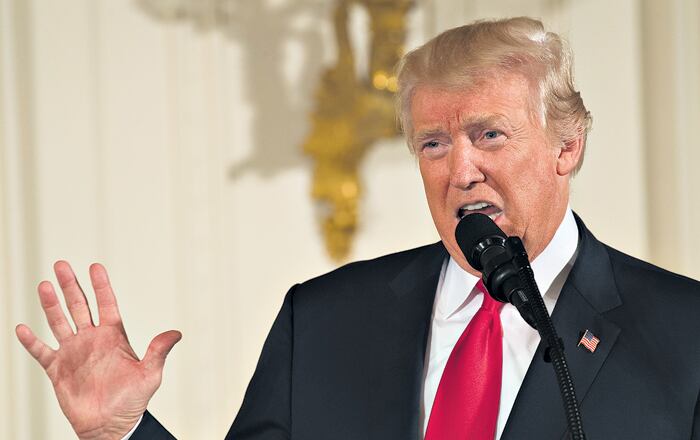 El gobierno norteamericano sancionó a Maduro y a 13 funcionarios.