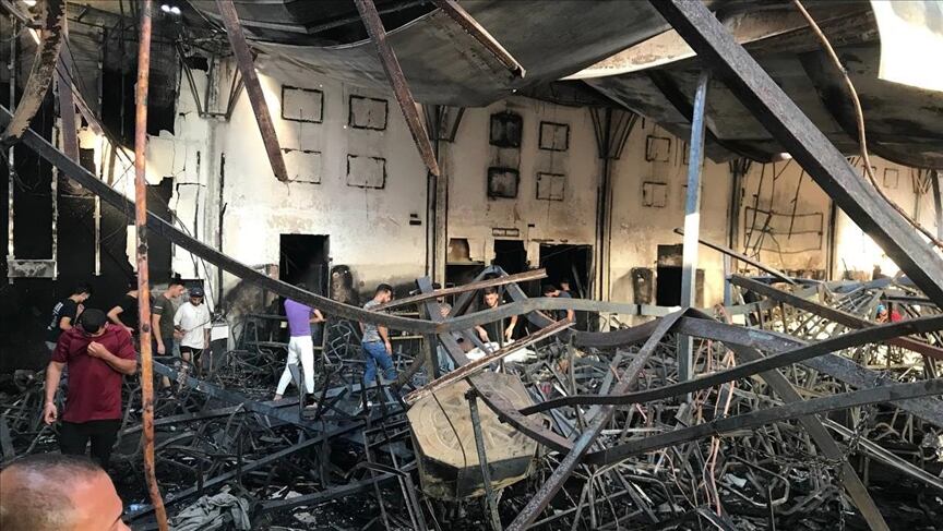 Las llamas cayeron sobre el salón de fiestas en donde se celebraba un casamiento. Imagen: Captura de video