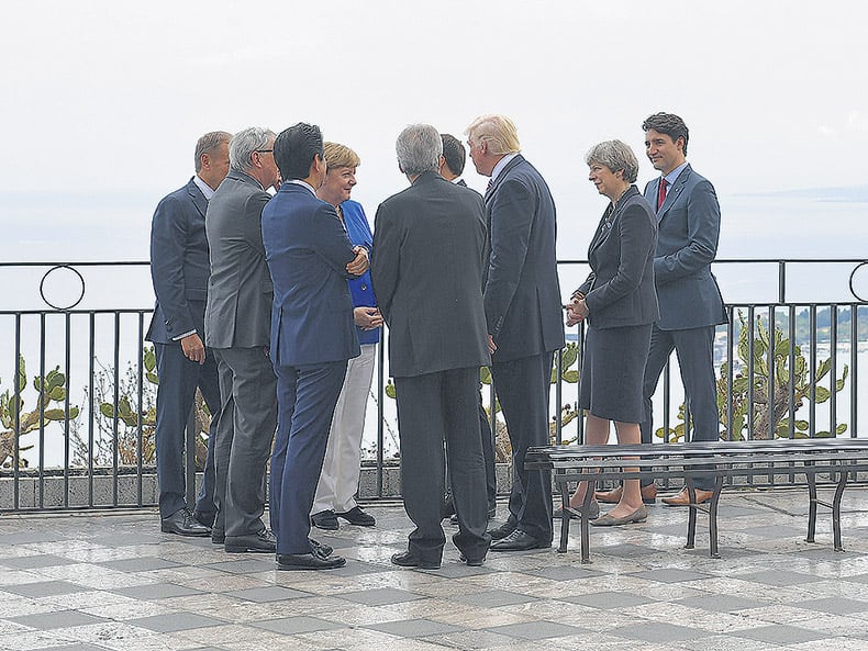 Trump, Merkel, Macron, Abe, May, Trudeau y dos líderes de la UE charlan en Taormina.