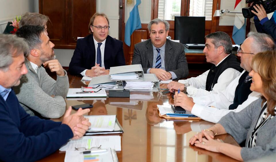 Después de la segunda reunión formal de la transición, el equipo de Perotti sumó preocupaciones económicas.