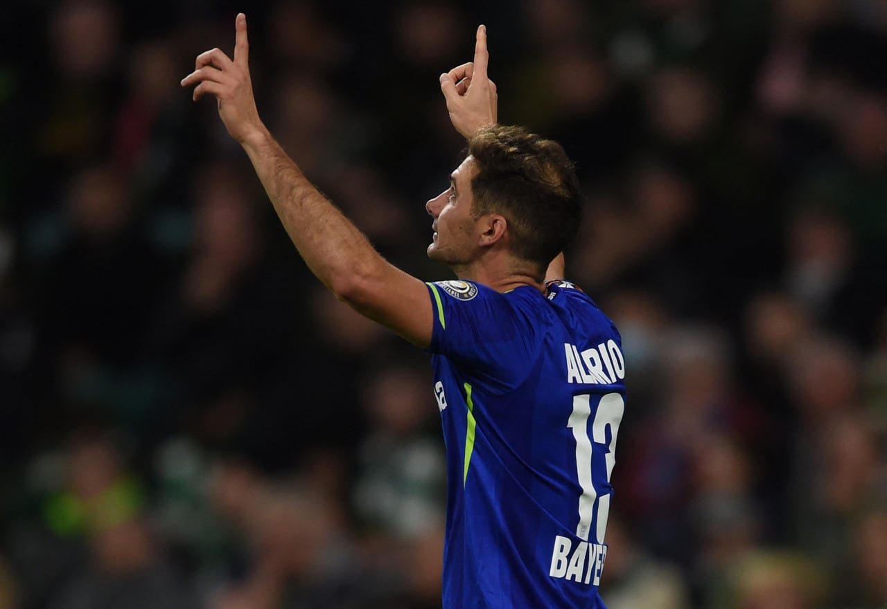 Alario celebra su tanto para el Bayer Leverkusen