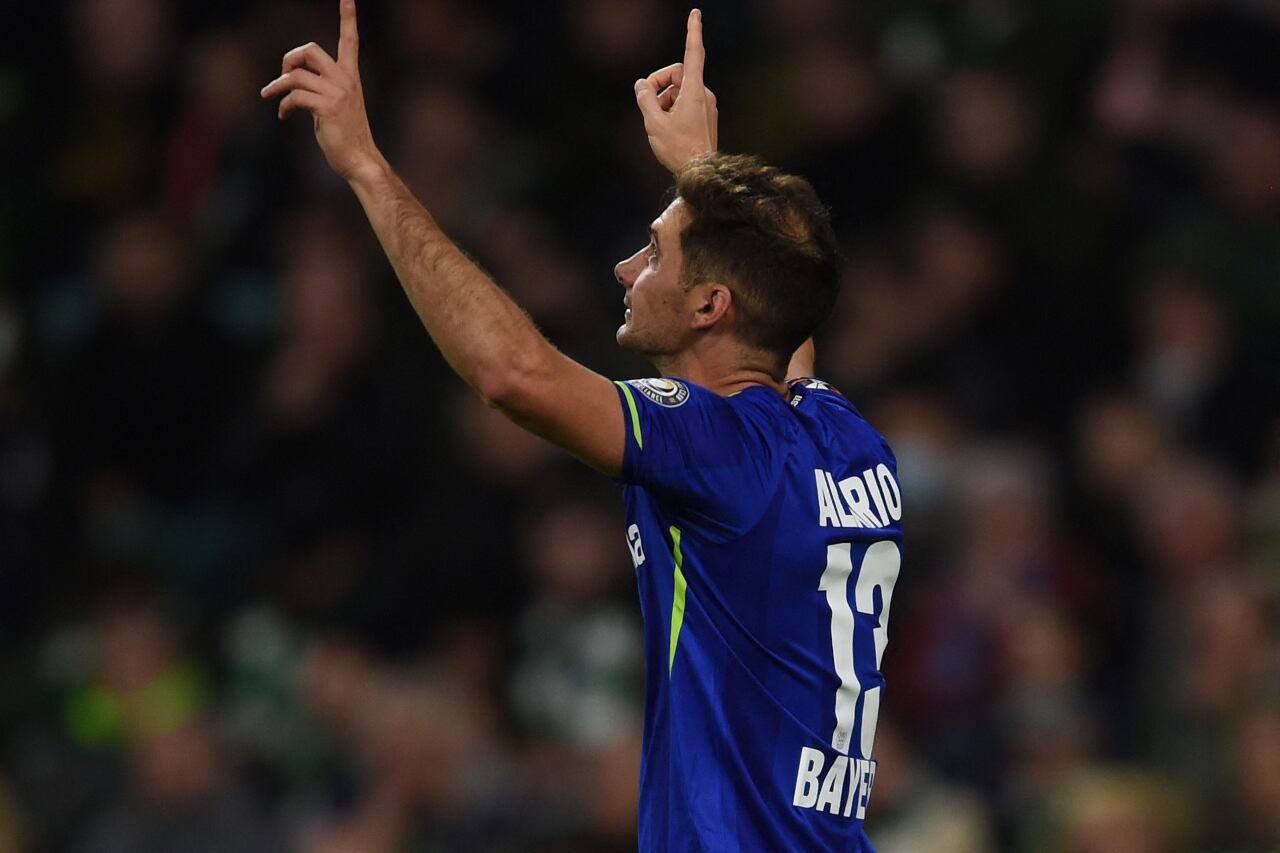 Alario celebra su tanto para el Bayer Leverkusen