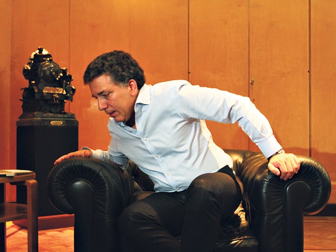 Nicolás Dujovne, ministro de Hacienda, recibió críticas de sectores de la industria nacional.