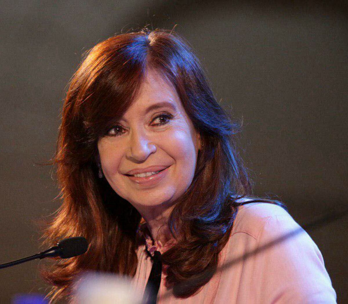 A cinco años de su primera indagatoria ante Claudio Bonadio, Cristina Fernández de Kirchner compartió un video de La Cámpora sobre esa jornada que lleva la leyenda: “El partido judicial y mediático la persigue. El pueblo la cuida”. 