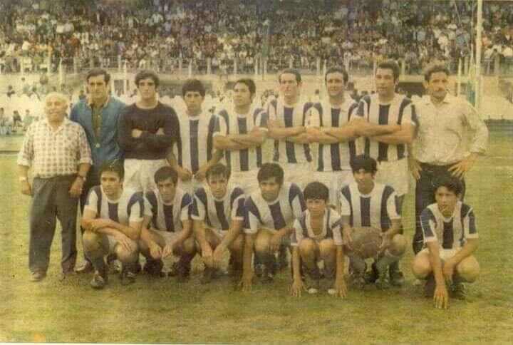 Los 16 de la imagen son de apellido Resina, incluidos los que cumplían funciones de DT o preparador físico. 