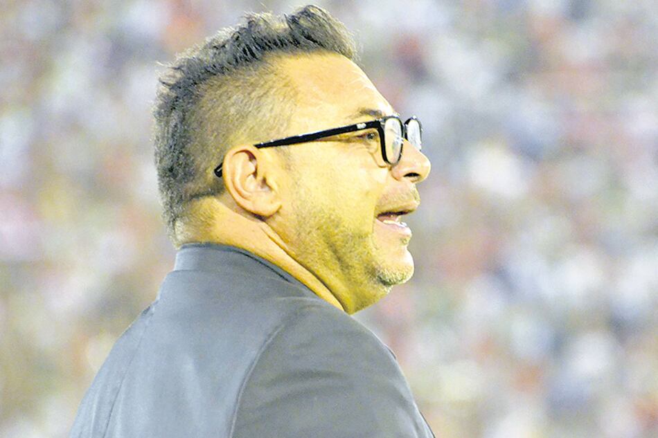 Una caída complicaría a Mohamed.