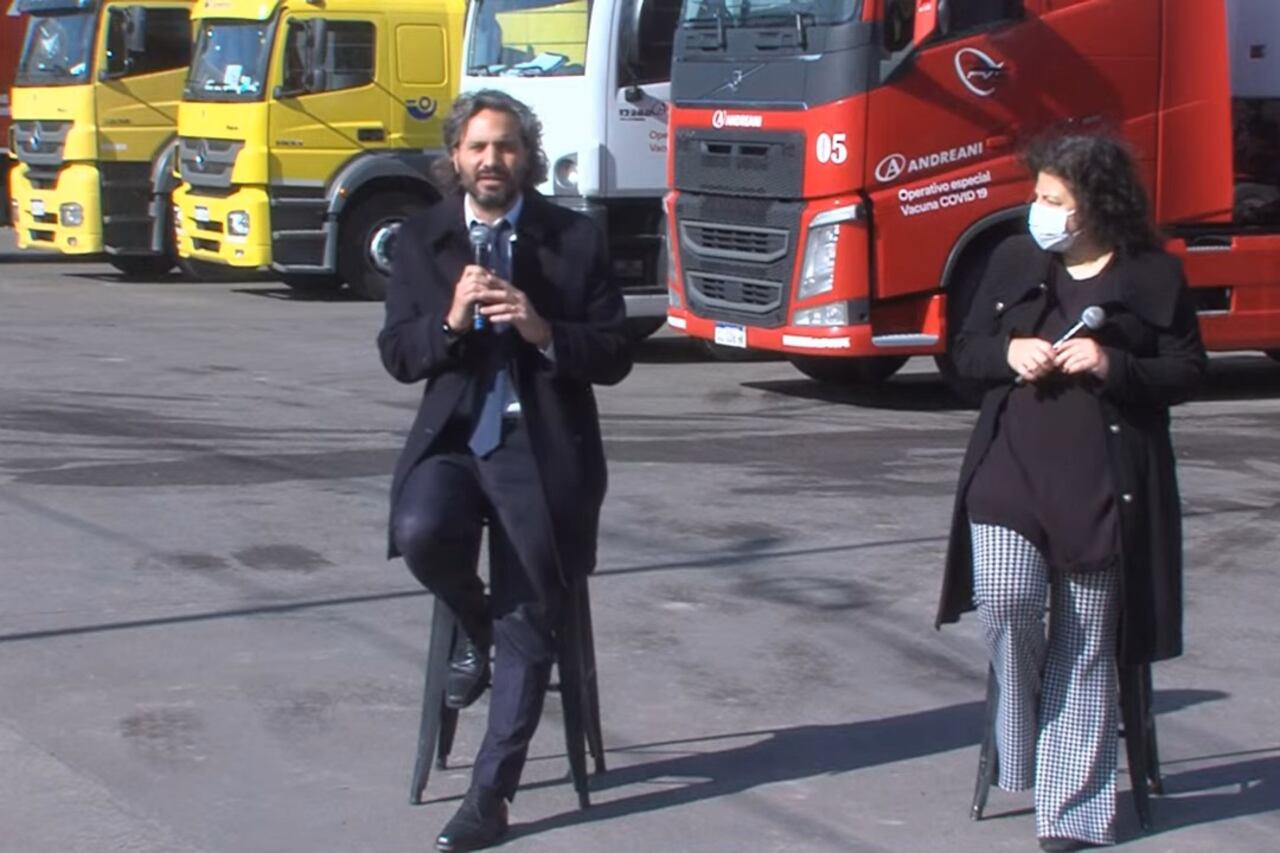 Carla Vizzotti y Santiago Cafiero encabezaron la recepción de las primeras vacunas Sputnik V hechas en la Argentina.